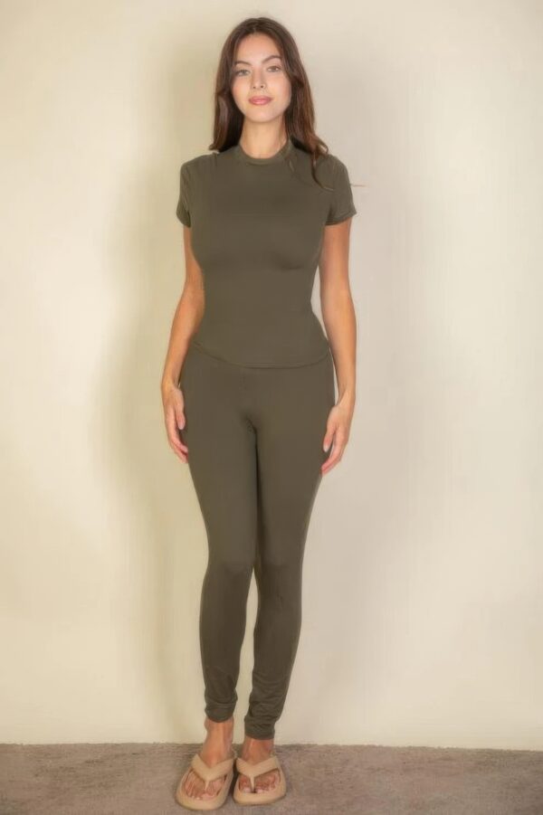 Fitted Short Sleeve Round Neck T-Shirt – Olive
