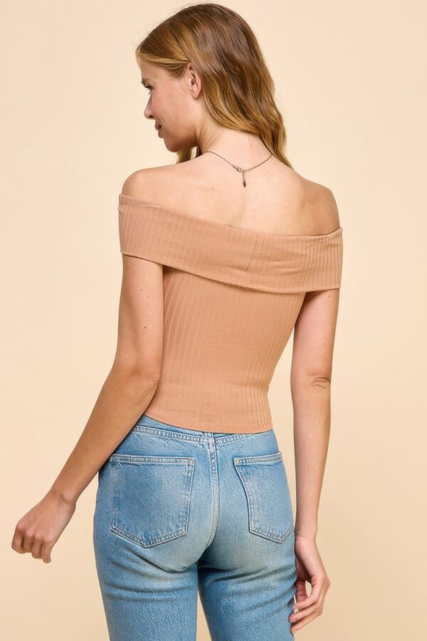 Off-Shoulder Ribbed Top – Body-Hugging Mink Tan