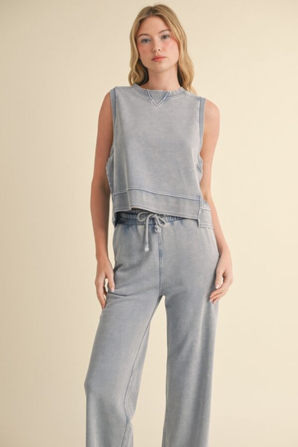 Mineral Wash Sleeveless Top – Boxy Crewneck in Blue