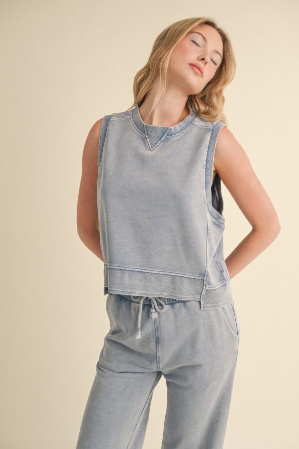 Mineral Wash Sleeveless Top – Boxy Crewneck in Blue