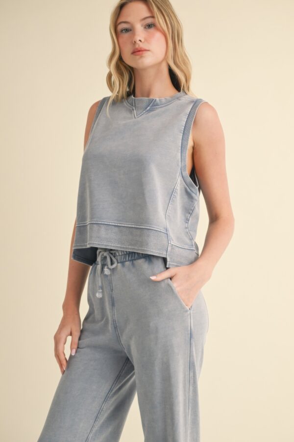 Mineral Wash Sleeveless Top – Boxy Crewneck in Blue