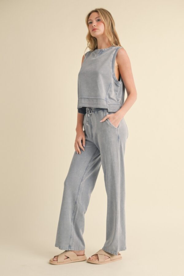 Mineral Wash Sleeveless Top – Boxy Crewneck in Blue