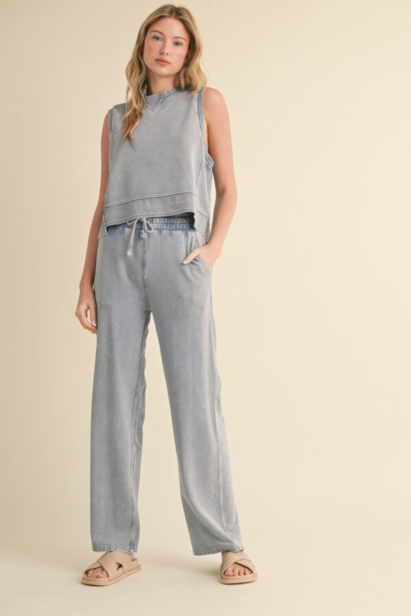 Mineral Wash Sleeveless Top – Boxy Crewneck in Blue