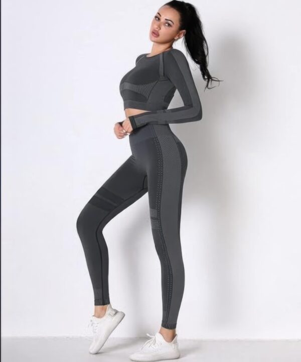 Seamless Long Sleeve Yoga Set – High-Waist Leggings