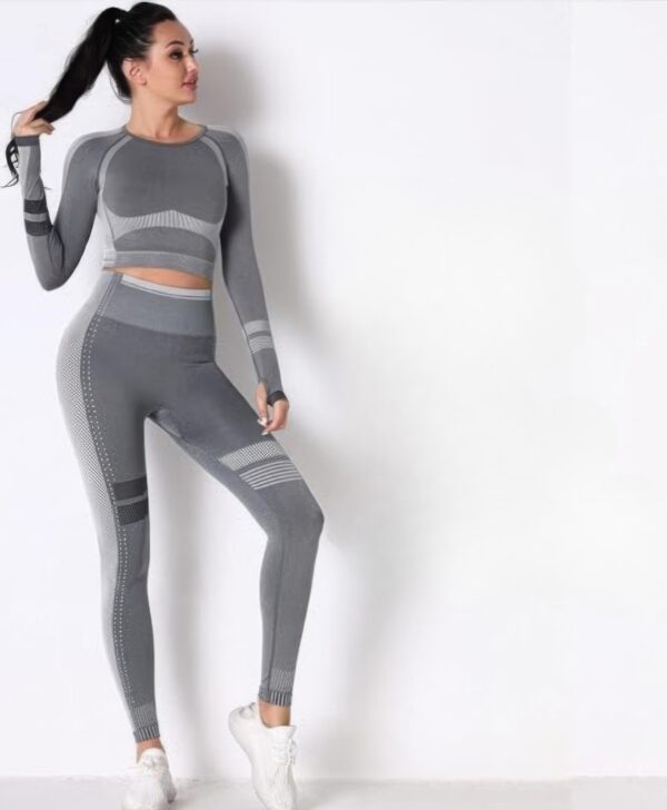 Seamless Long-Sleeve Yoga Set – High-Waist Leggings