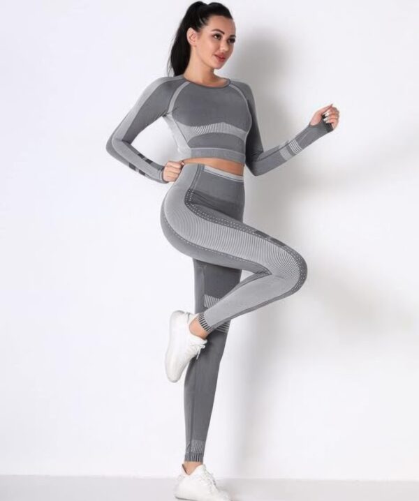 Seamless Long-Sleeve Yoga Set – High-Waist Leggings