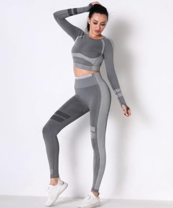 Seamless Long-Sleeve Yoga Set – High-Waist Leggings