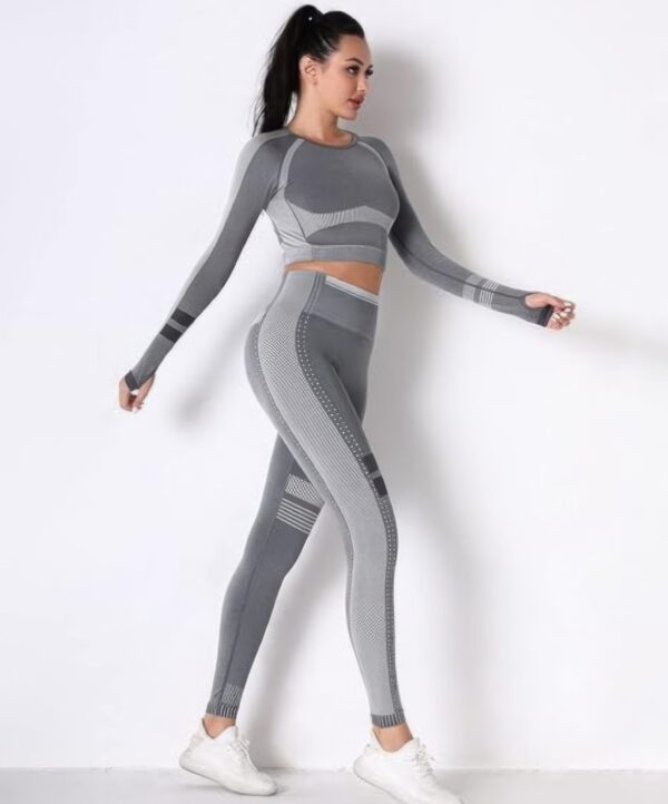 Seamless Long-Sleeve Yoga Set – High-Waist Leggings