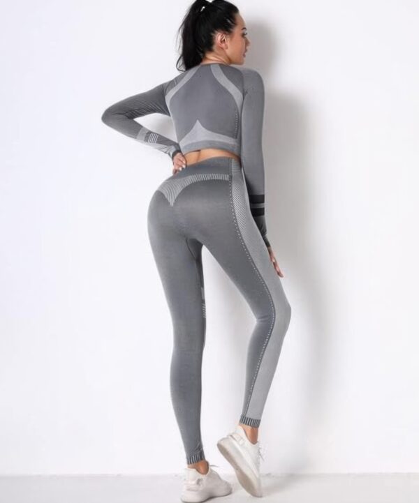 Seamless Long-Sleeve Yoga Set – High-Waist Leggings