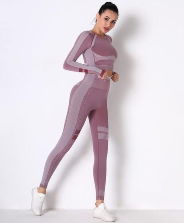 Seamless Long-Sleeve Yoga Set – Crop Top & High-Waist Leggings