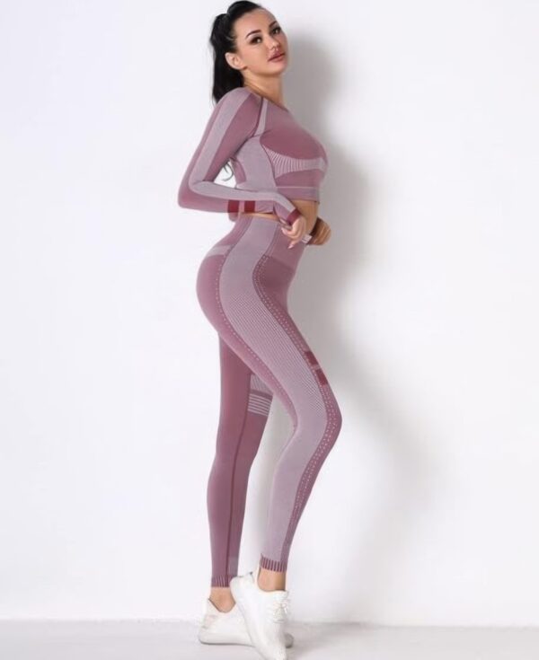 Seamless Long-Sleeve Yoga Set – Crop Top & High-Waist Leggings