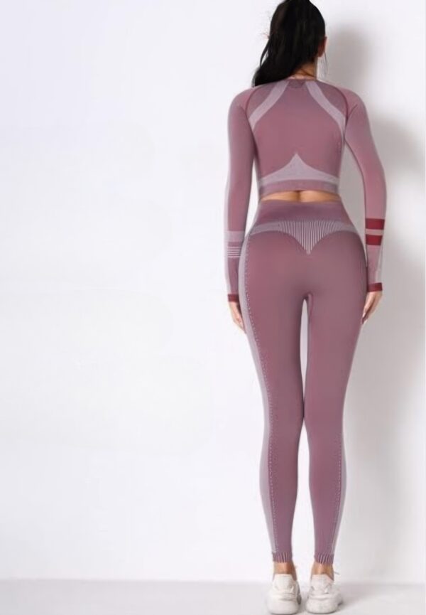 Seamless Long-Sleeve Yoga Set – Crop Top & High-Waist Leggings