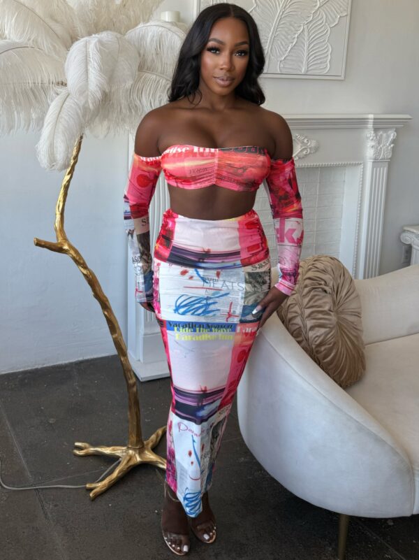Magazine-Print Mesh Set – Vibrant Reds, Pinks & Blues