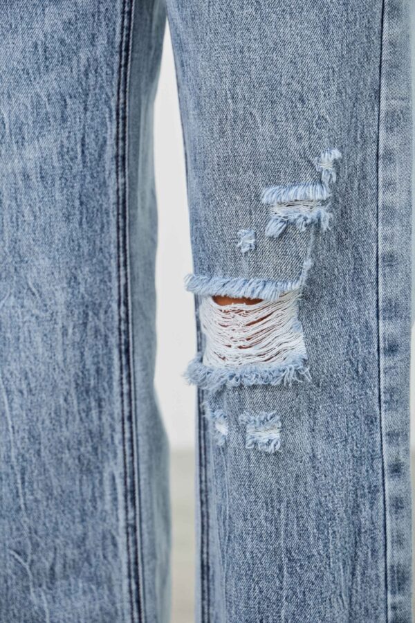 Mid-Rise Relaxed Straight Jeans – Distressed (Plus Size)