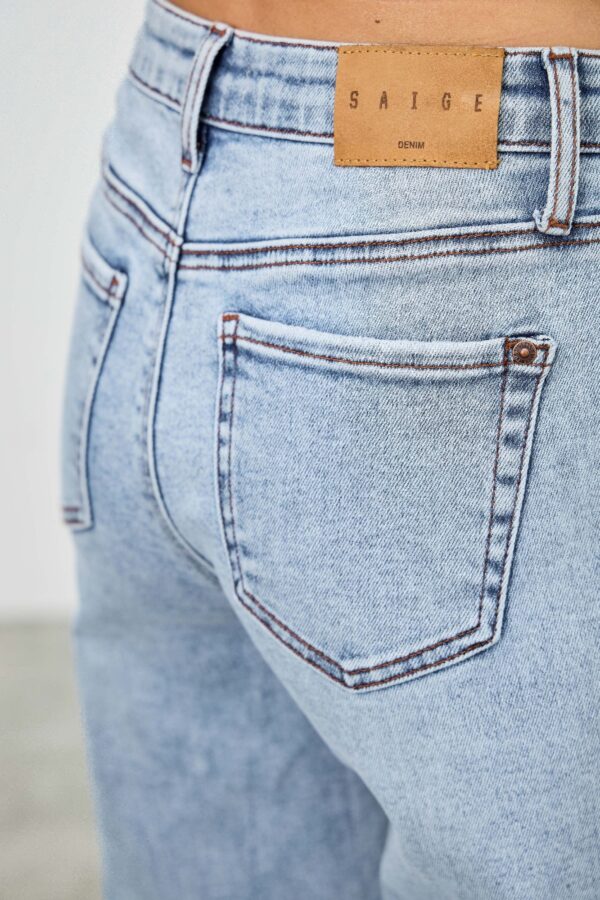 Mid-Rise Relaxed Straight Jeans – Distressed (Plus Size)