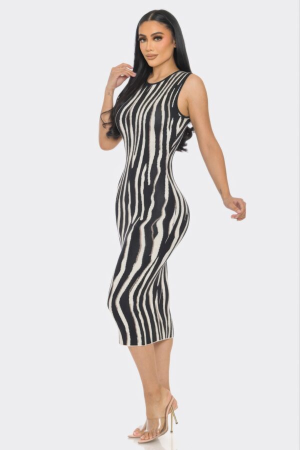 Sweater Midi Print Dress – Fitted Knit Silhouette