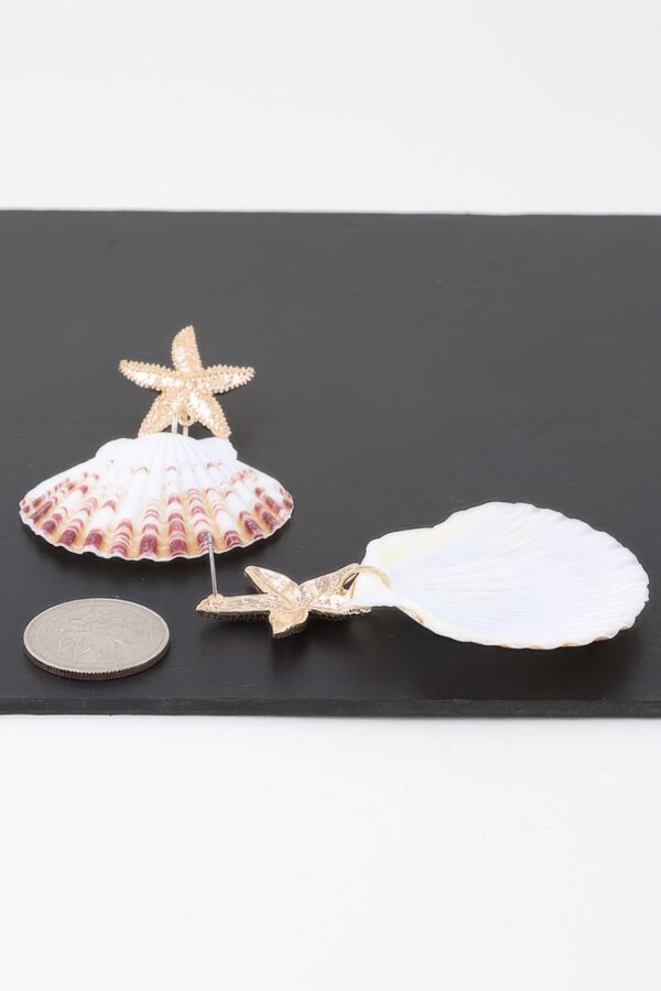 Clam Shell Earrings with Starfish Accent – Gold White