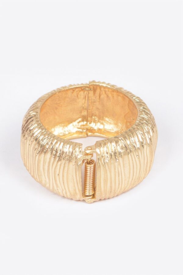 Cast Metal Spring Hinge Cuff Bracelet – Gold