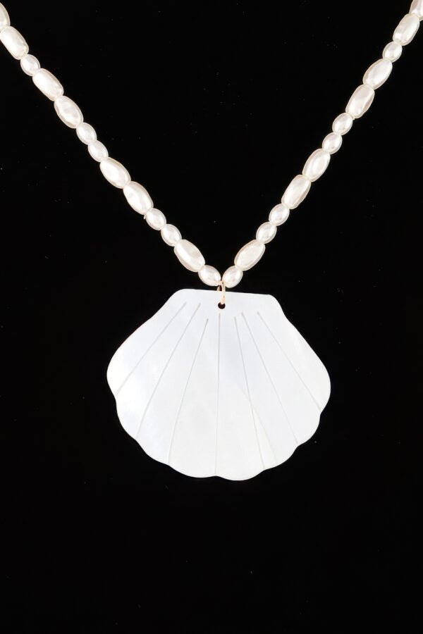 Marbled Seashell Bead Necklace – Cream & Gold, 14-inch