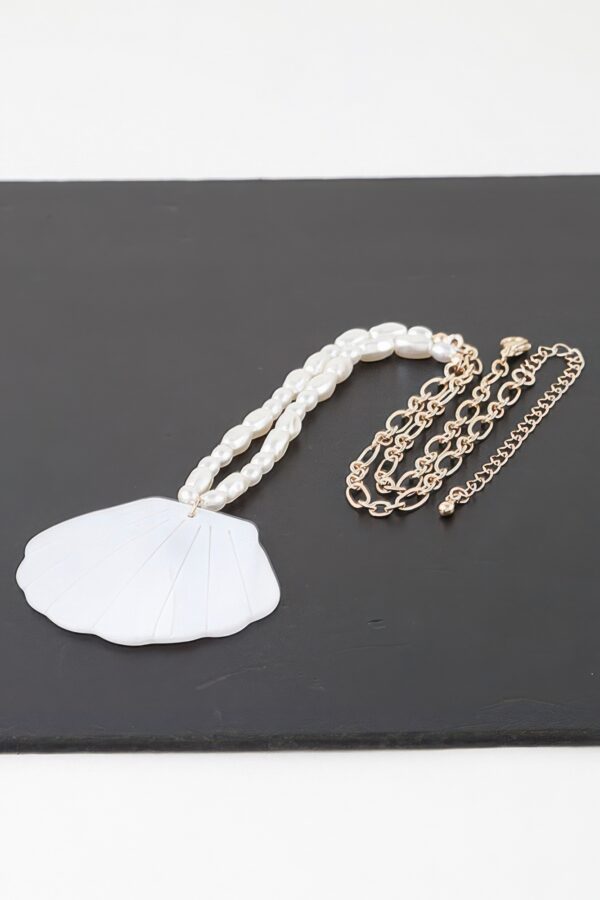 Marbled Seashell Bead Necklace – Cream & Gold, 14-inch
