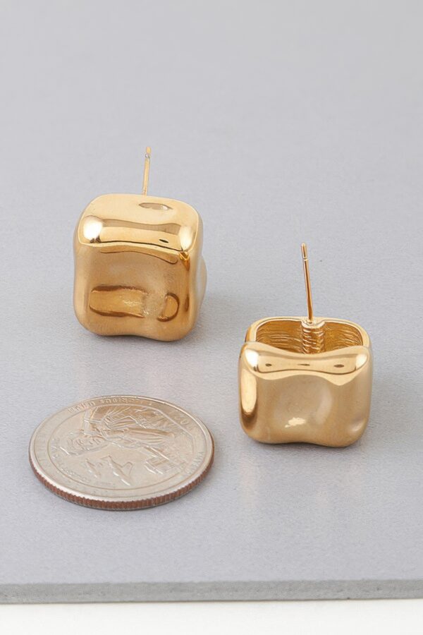 Cube Stud Earrings – Polished Gold