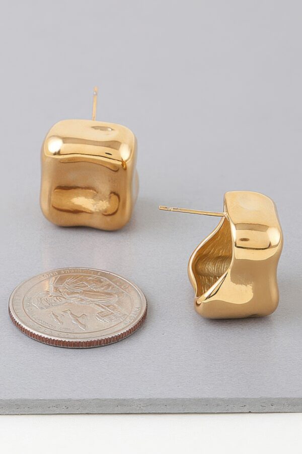 Cube Stud Earrings – Polished Gold