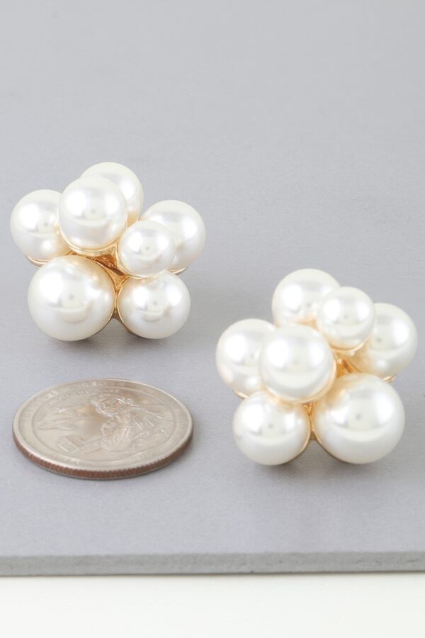 Pearl Flower Bundle Stud Earrings – Gold & Cream