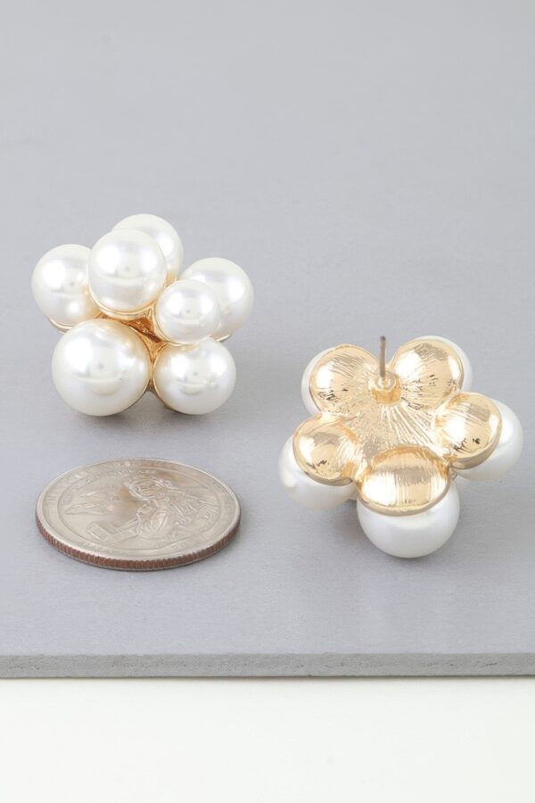 Pearl Flower Bundle Stud Earrings – Gold & Cream