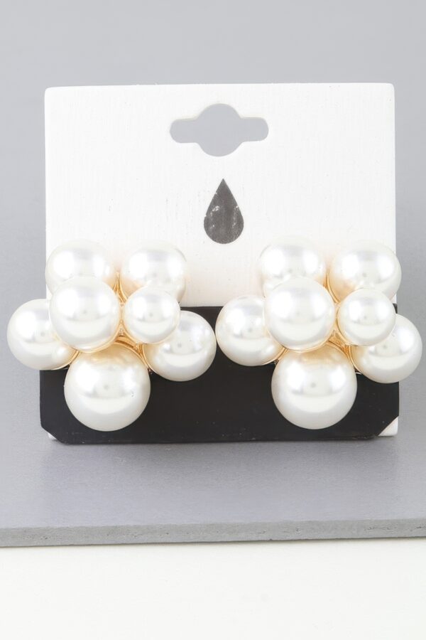 Pearl Flower Bundle Stud Earrings – Gold & Cream