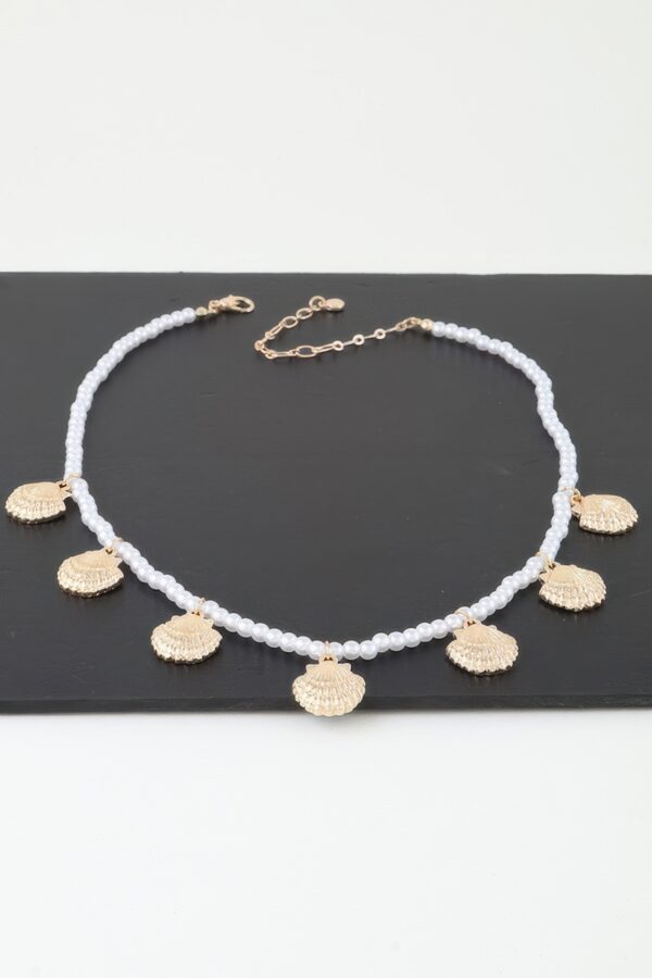 Clamshell Pearl Necklace with Shell Charm – Gold Cream