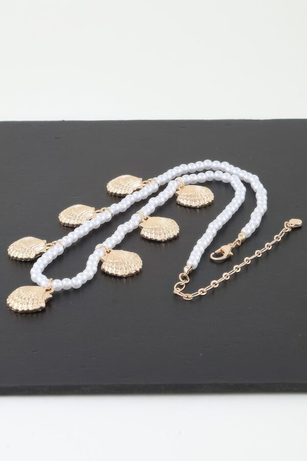 Clamshell Pearl Necklace with Shell Charm – Gold Cream