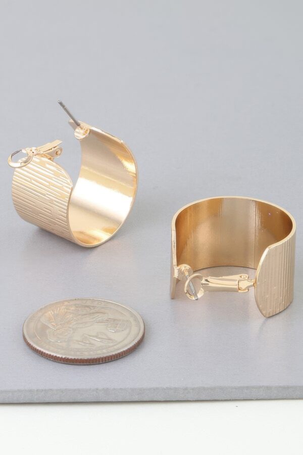 Wide Ribbed Hoop Earrings – Gold 1″ Hoop