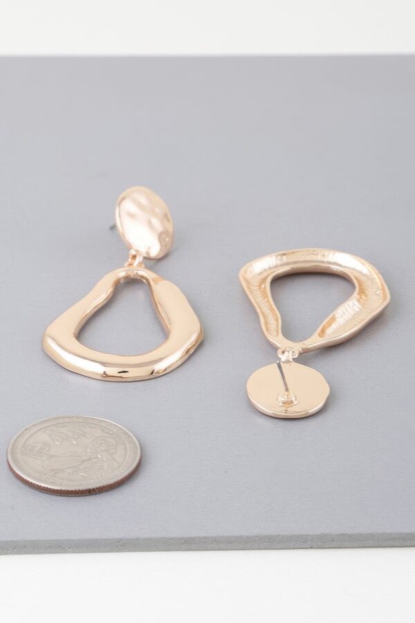 Abstract Shiny Teardrop Earrings – Sculpted Metallic Drop
