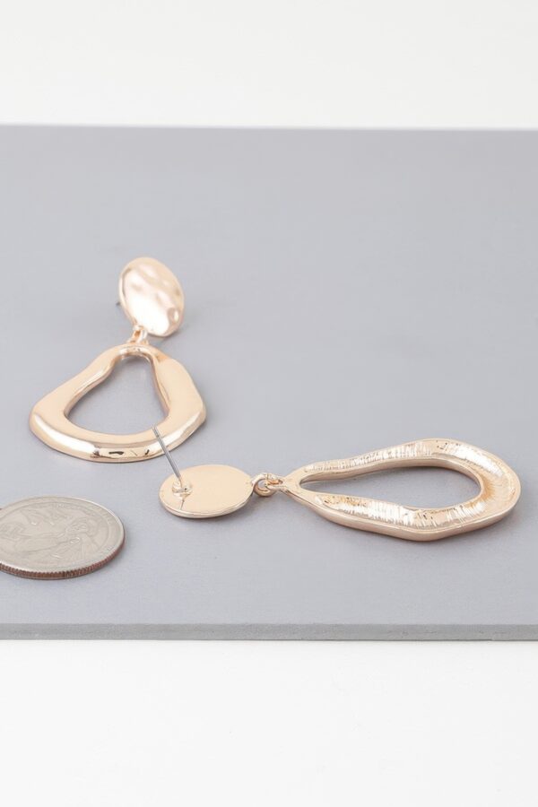 Abstract Shiny Teardrop Earrings – Sculpted Metallic Drop