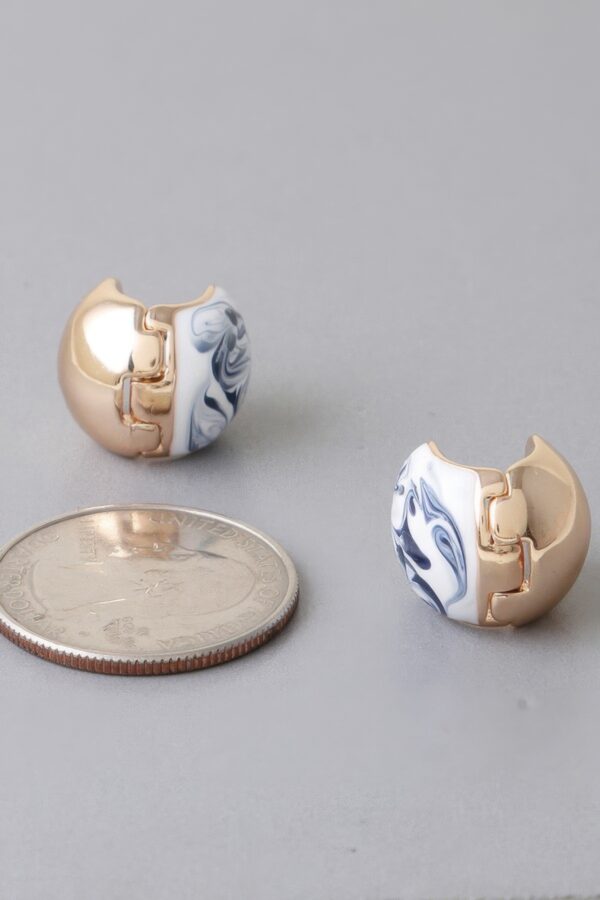 Gold-Plated Marble Swirl Clasp Earrings – Blue