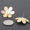 Daisy Stud Earrings with Cream Pearl Center – Gold