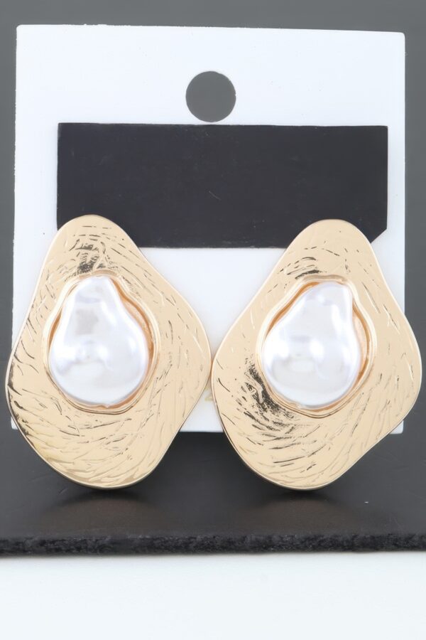 Abstract Etched Stone Stud Earrings – Gold & Cream