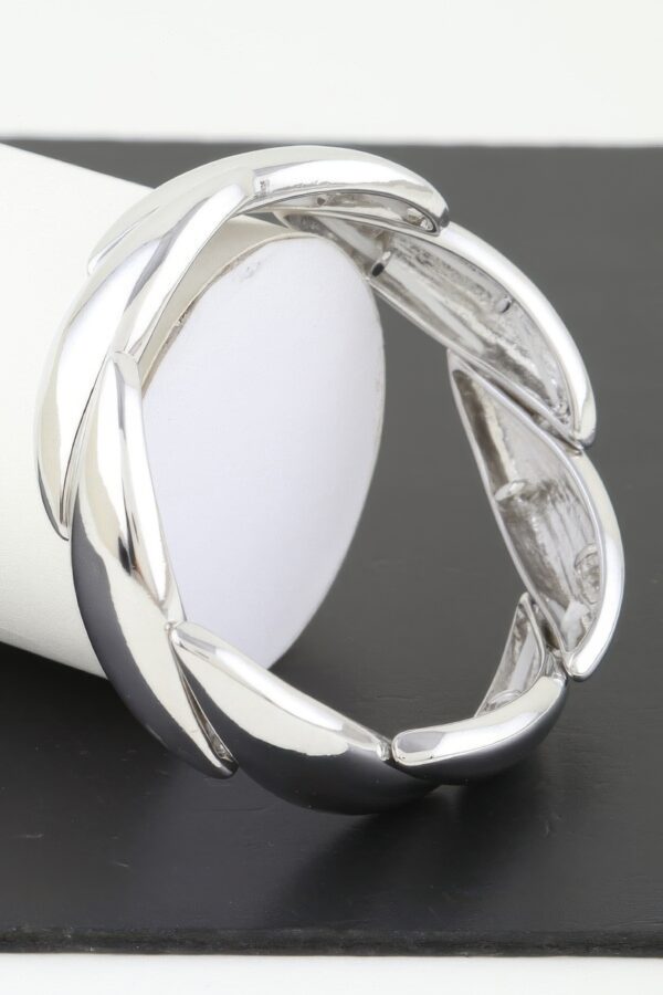 Overlapping Leaves Bracelet – Shiny Metal in Gold or Silver