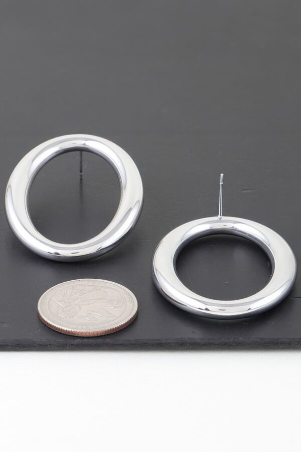 Shiny O Oval Earrings – Polished Metal in Gold or Silver