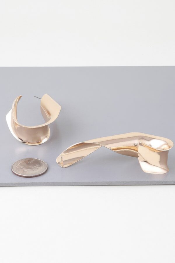 Abstract Twisted Plate Drop Earrings – Shiny Metal