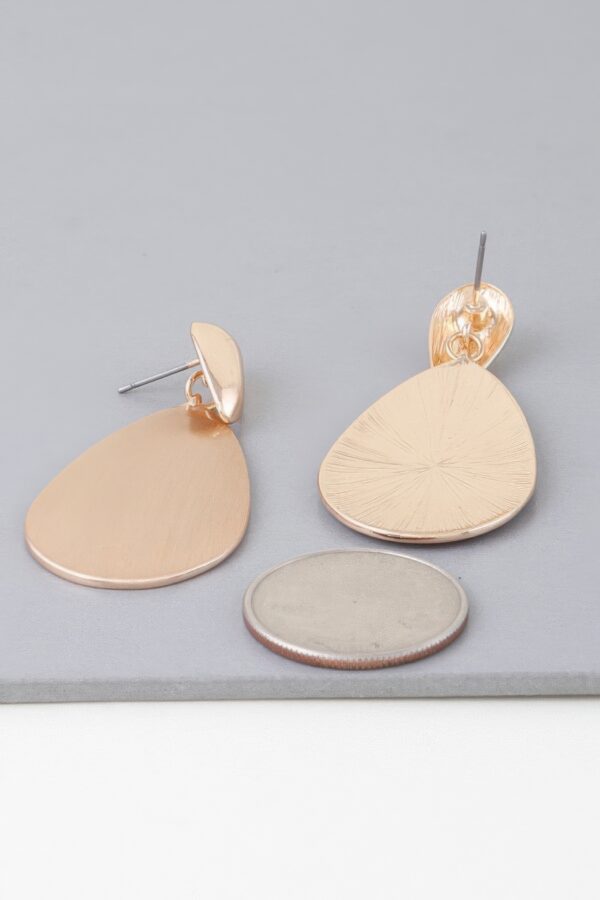 Teardrop Earrings in Polished Gold – Sleek Modern Silhouette