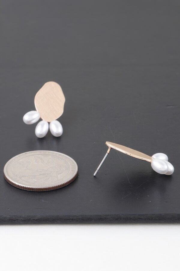 Triple Pearl Drop Earrings – Cascading Gold & Cream