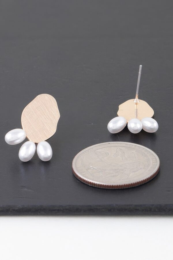 Triple Pearl Drop Earrings – Cascading Gold & Cream