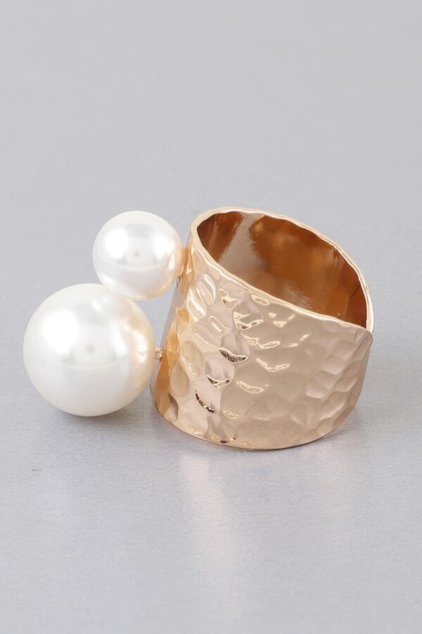 Hammered Twin Pearl Ring – Gold Hammered Band