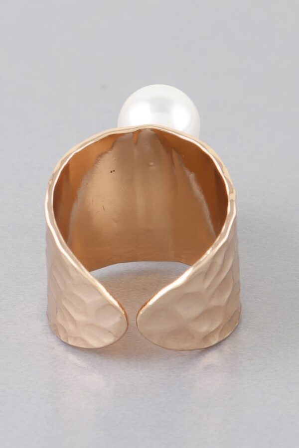 Hammered Twin Pearl Ring – Gold Hammered Band