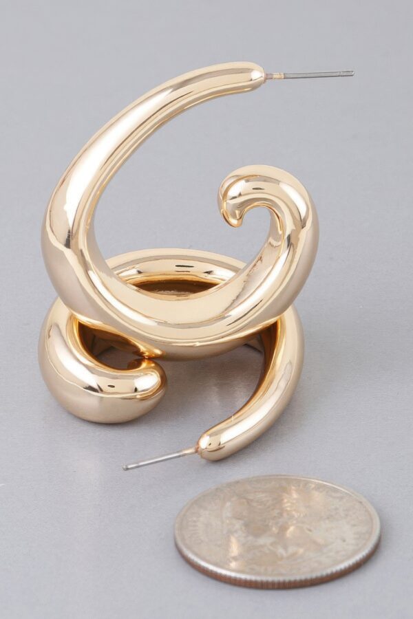 Sculpted Wave Hoop Earrings – Polished Gold