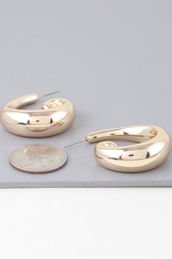 Sculpted Wave Hoop Earrings – Polished Gold
