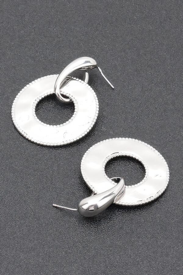 Gold-Plated Metal Drop Earrings – Minimal Modern