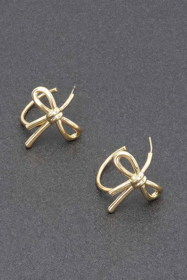 Gold-Plated Metal Earring – Minimalist Shine