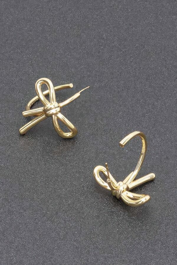 Gold-Plated Metal Earring – Minimalist Shine